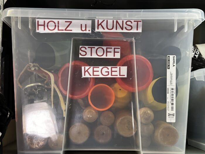 Kegel aus Holz und Kunststoff